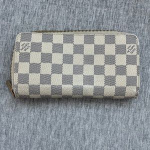 Louis Vuitton women’s Zippy Wallet
